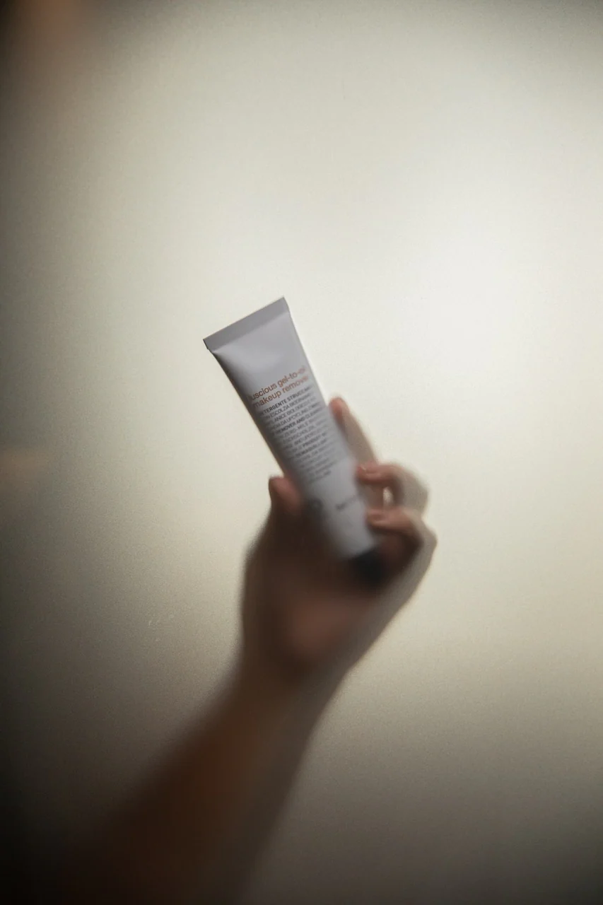 luscious gel-to-oil make up remover - Image 5